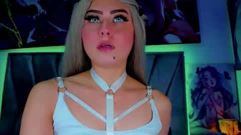 Snapshot of sabrinaexpositoxx chatting on December 28, 7:33 am SABRI online show from December 28, 7:33 am