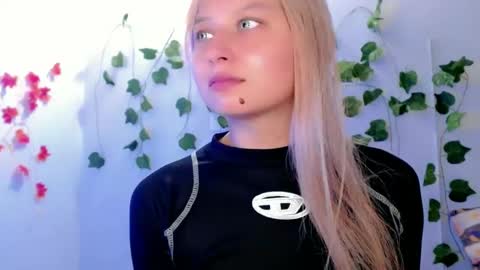 Snapshot of sabrinaexpositoxx chatting on February 3, 5:40 am SABRI online show from February 3, 5:40 am