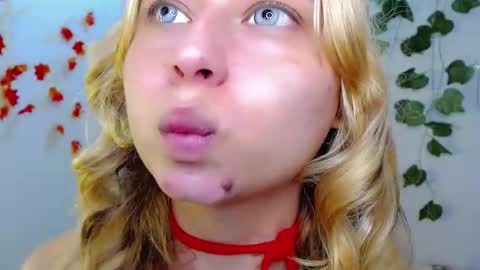 Snapshot of sabrinaexpositoxx chatting on March 5, 9:16 am SABRI online show from March 5, 9:16 am