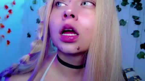 Snapshot of sabrinaexpositoxx chatting on March 7, 9:40 am SABRI online show from March 7, 9:40 am