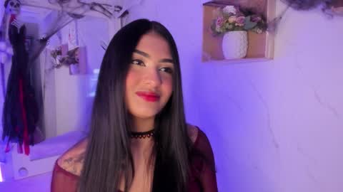 Snapshot of sabrinahims_ chatting on October 22, 2:45 am mariana online show from October 22, 2:45 am