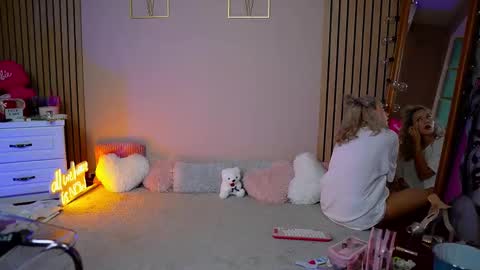 SabrinaJade online show from September 9, 5:07 am