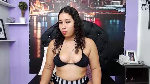 Snapshot of sabrinaroux chatting on November 12, 11:32 am Sabrina Roux online show from November 12, 11:32 am