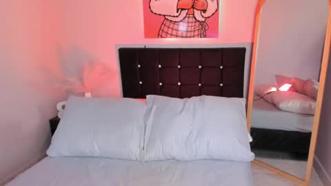 sabrinna online show from April 19, 1:32 pm