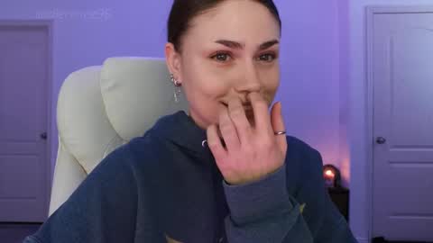 Snapshot of sadierenee96 chatting on September 15, 8:53 pm Sadie Renee  online show from September 15, 8:53 pm