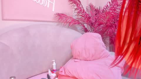 Snapshot of saekohofman chatting on December 19, 7:40 am Mara online show from December 19, 7:40 am