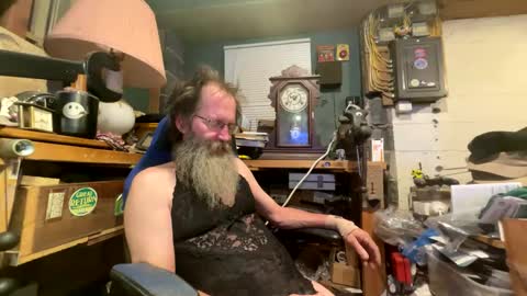 Snapshot of safety_fist chatting on January 12, 6:17 am safety_fist online show from January 12, 6:17 am