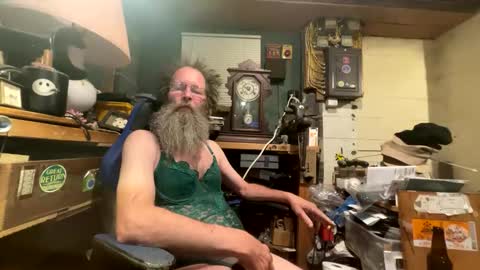 Snapshot of safety_fist chatting on January 12, 11:15 pm safety_fist online show from January 12, 11:15 pm