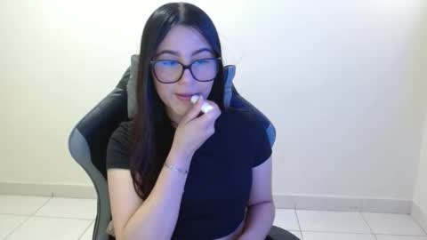 Snapshot of sahaliefox_ chatting on November 10, 4:06 pm Sahaliefox online show from November 10, 4:06 pm