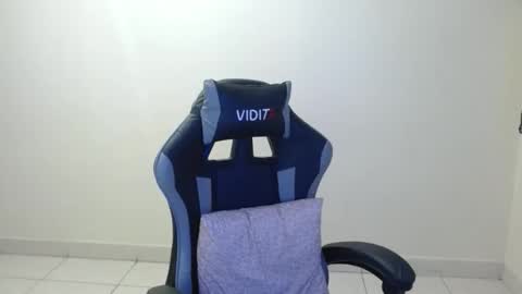 Snapshot of sahaliefox_ chatting on December 2, 11:34 pm Sahaliefox online show from December 2, 11:34 pm