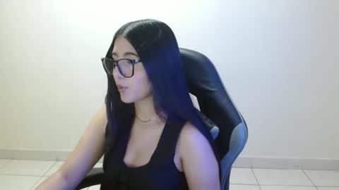 Sahaliefox  online show from April 20, 5:05 pm