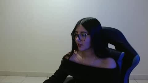 Sahaliefox  online show from May 27, 9:23 pm