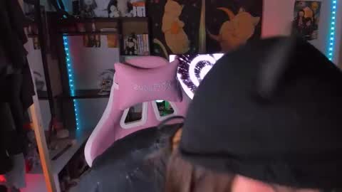 Snapshot of sailorbunnystar chatting on February 26, 3:32 am Rose online show from February 26, 3:32 am