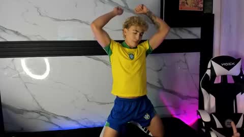 Snapshot of saimonvela chatting on November 16, 6:41 am Juan online show from November 16, 6:41 am