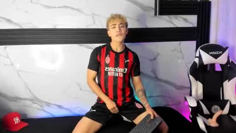 Snapshot of saimonvela chatting on November 24, 11:10 am Juan online show from November 24, 11:10 am