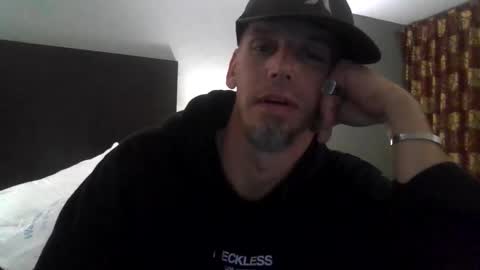 Snapshot of saintchriss chatting on November 4, 1:59 am saintchriss online show from November 4, 1:59 am