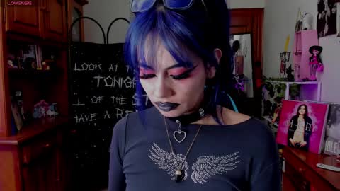    online show from March 31, 9:10 am