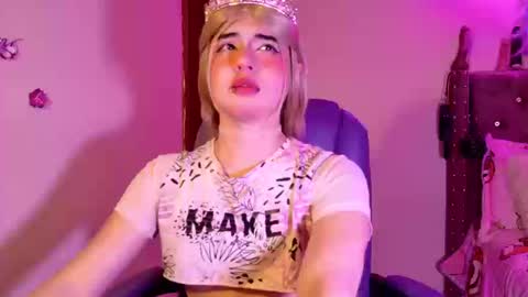 Snapshot of sakuraa_9 chatting on September 15, 3:23 pm saku online show from September 15, 3:23 pm