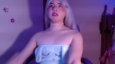 Snapshot of sakuraa_9 chatting on September 17, 3:24 pm saku online show from September 17, 3:24 pm