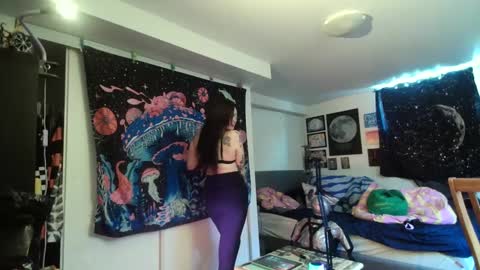 salemsslut online show from February 14, 2:54 pm