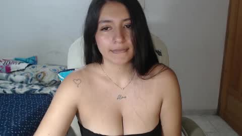 Snapshot of saliha_ chatting on December 31, 6:48 am saliha online show from December 31, 6:48 am