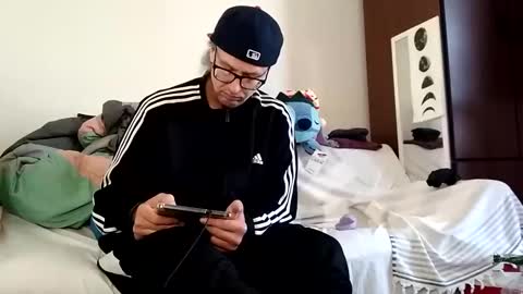 salis1981 online show from February 10, 6:24 pm