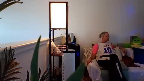 salis1981 online show from March 6, 1:27 am