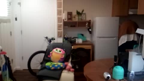 salis1981 online show from September 25, 6:33 pm