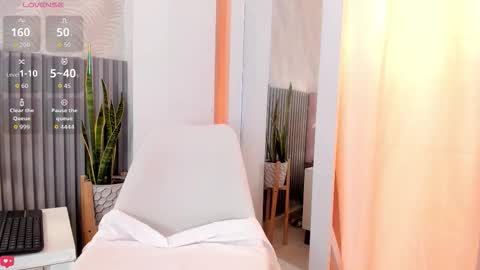 Snapshot of sally_azmani chatting on December 5, 2:03 pm Silvia online show from December 5, 2:03 pm