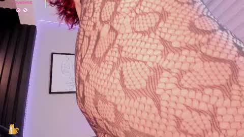 Snapshot of sally_white_ chatting on December 5, 3:26 am Sally White online show from December 5, 3:26 am