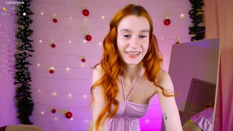 Snapshot of sallybiscuit chatting on December 21, 10:50 am Sally online show from December 21, 10:50 am