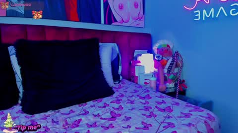 Snapshot of sallybrown_ chatting on December 6, 9:43 am miss Sally online every night from 1am to 8am  Colombia time online show from December 6, 9:43 am