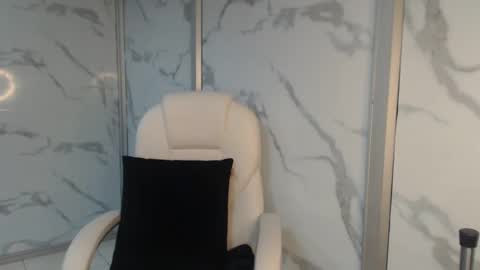 Snapshot of salmaportman_ chatting on February 20, 10:05 am salmaportman_ online show from February 20, 10:05 am