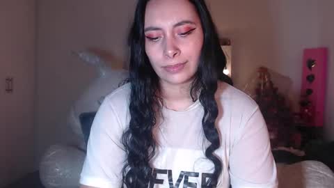 Snapshot of salomefox2 chatting on December 22, 4:39 am yenny online show from December 22, 4:39 am