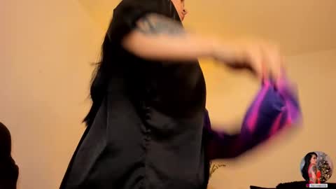 Snapshot of salomekross_ chatting on February 9, 7:49 am Salome Kross online show from February 9, 7:49 am