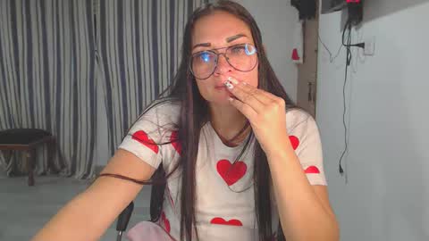 Snapshot of salomesaints chatting on December 5, 1:03 am salome online show from December 5, 1:03 am