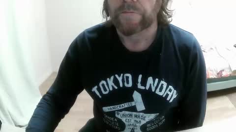 Snapshot of saltimbanquier chatting on January 7, 1:57 pm Saltimbanquier  Salt  ou  Banquier  online show from January 7, 1:57 pm