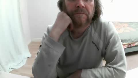 Snapshot of saltimbanquier chatting on February 17, 2:59 pm Saltimbanquier  Salt  ou  Banquier  online show from February 17, 2:59 pm