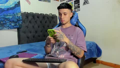 Snapshot of salvatore_dereck chatting on December 20, 1:03 am online show from December 20, 1:03 am