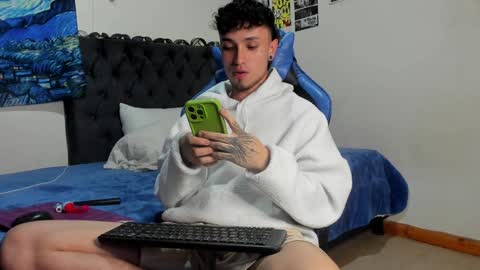 Snapshot of salvatore_dereck chatting on December 23, 1:40 am online show from December 23, 1:40 am