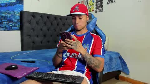 Snapshot of salvatore_dereck chatting on March 5, 1:21 am online show from March 5, 1:21 am