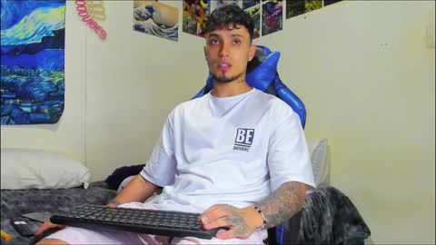 Snapshot of salvatore_dereck chatting on October 3, 12:40 am online show from October 3, 12:40 am