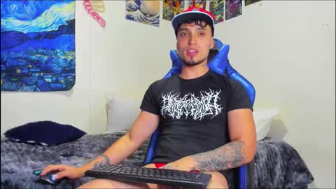 Snapshot of salvatore_dereck chatting on October 4, 12:30 am online show from October 4, 12:30 am