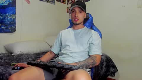 Snapshot of salvatore_dereck chatting on October 20, 1:17 am online show from October 20, 1:17 am