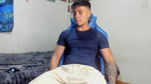 Snapshot of salvatore_dereck chatting on November 20, 1:28 am online show from November 20, 1:28 am