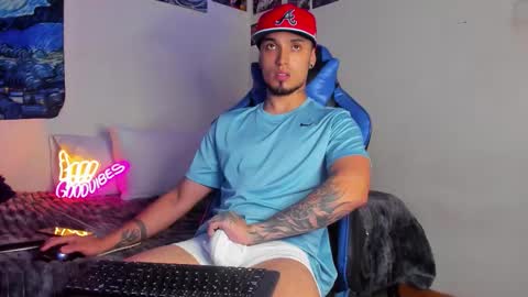 Snapshot of salvatore_dereck chatting on November 27, 1:29 am online show from November 27, 1:29 am