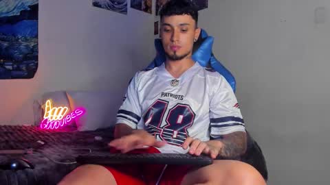 Snapshot of salvatore_dereck chatting on November 28, 1:30 am online show from November 28, 1:30 am