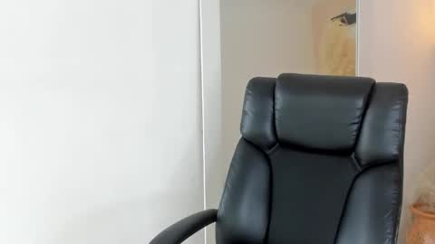 salvatore  online show from October 15, 8:53 pm