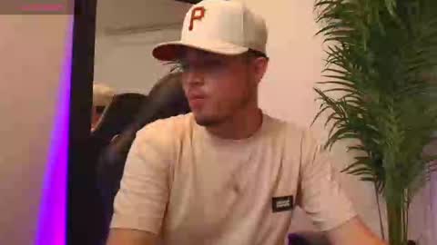 Snapshot of salvatore_muller chatting on September 29, 10:14 pm Salvatore  online show from September 29, 10:14 pm