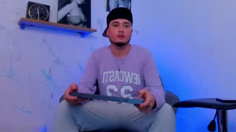 Snapshot of salvatore_muller chatting on October 12, 6:23 am Salvatore  online show from October 12, 6:23 am